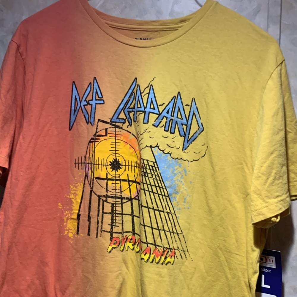 BRAND NEW Men’s DEF LEPPARD DISTRESS LOOK TEE SHIRT